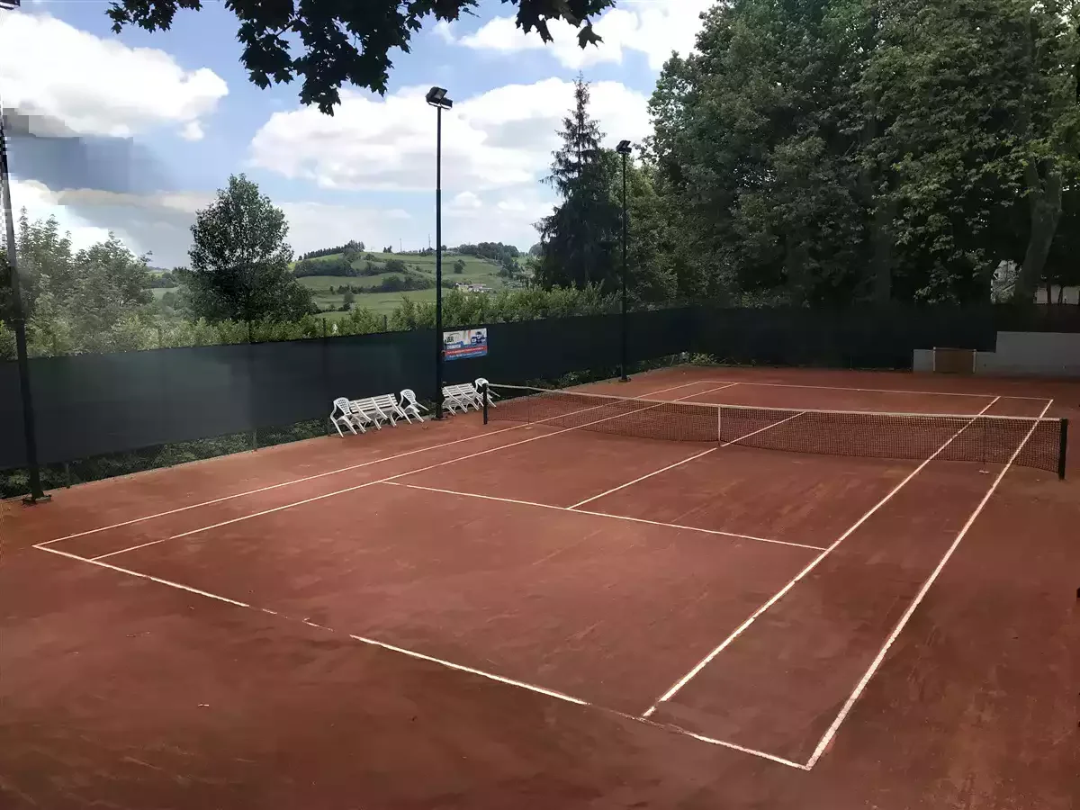 Le court de tennis